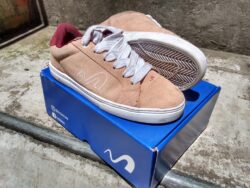 Tênis Tesla TAM 42 Semi Novo